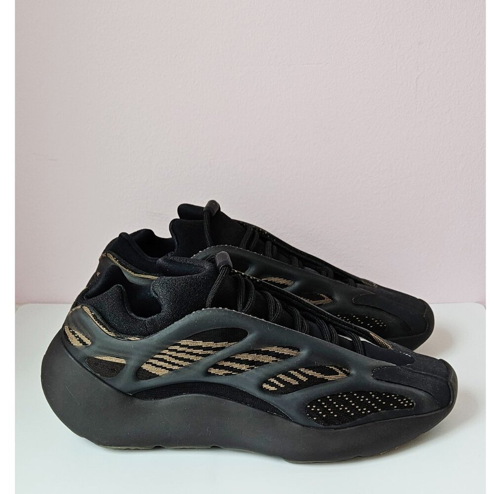 adidas Yeezy 700 V3